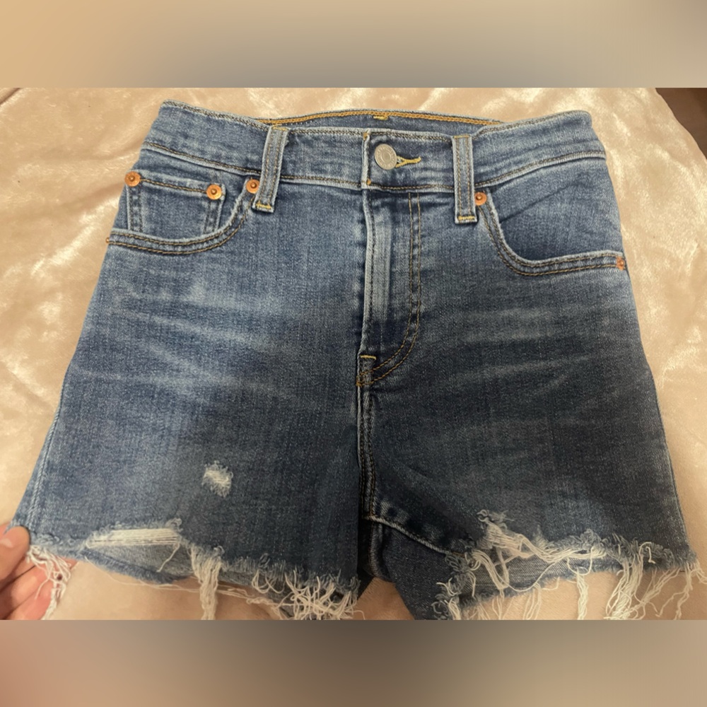 Levi’s dark wash